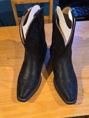 Roper Black Women's Western Ankle Boots with Embroidery